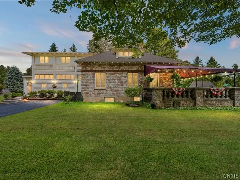 6 Ironwood Road, New Hartford