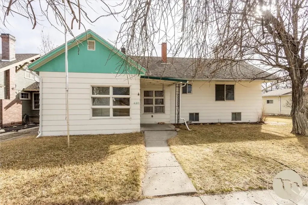 420 3rd Street W, Roundup