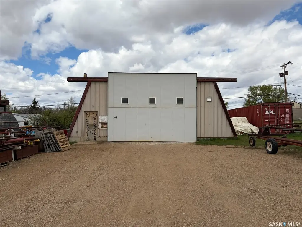 103 - 105 1st Avenue W, Climax