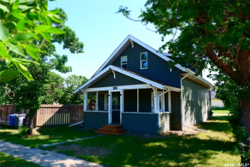 331 3rd Avenue W, Assiniboia
