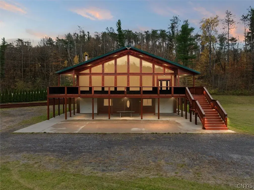 289 Twin Ponds Drive, Newport