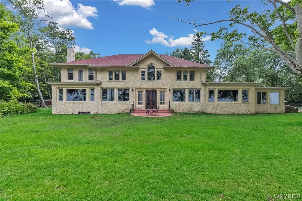 6970 Lake Shore Road, Evans