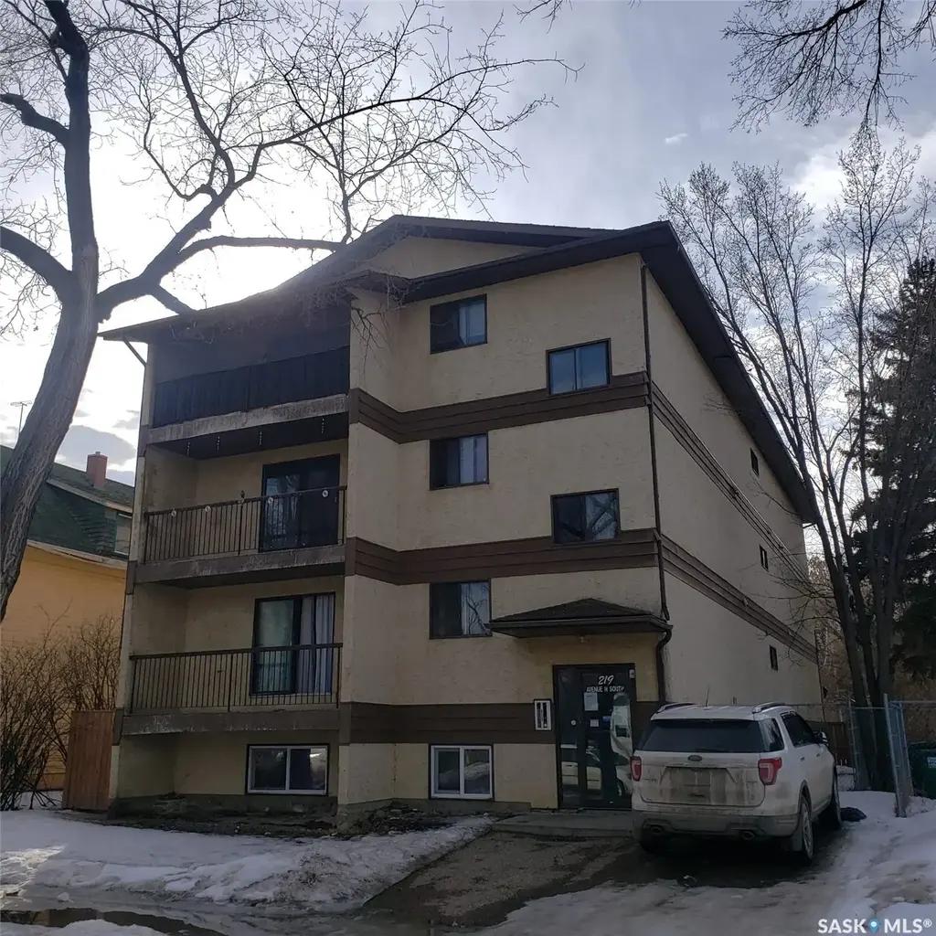 219 N Avenue S, Saskatoon