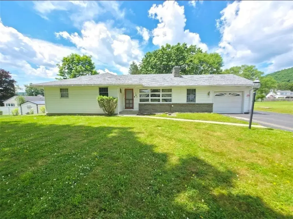 607 Cornell Road, Elmira