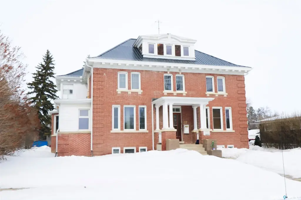 27 Dunlop Street E, Yorkton