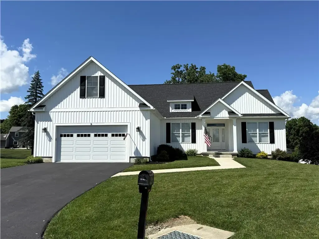 8 Royal Court, Horseheads