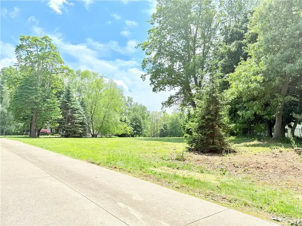 489 Lakeview Terrace, Webster