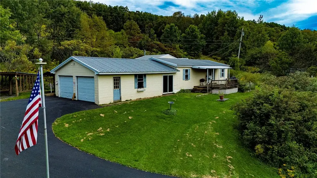 1052 County Highway 23, Walton