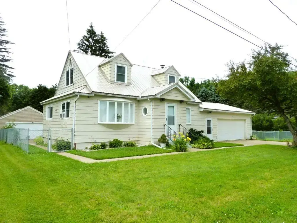 9 N 3rd Street, Foster Town