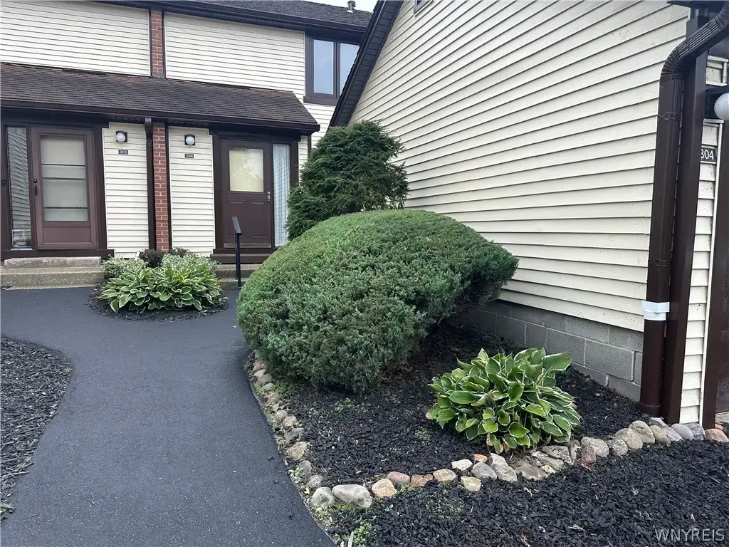 304 Charlesgate Circle, Amherst