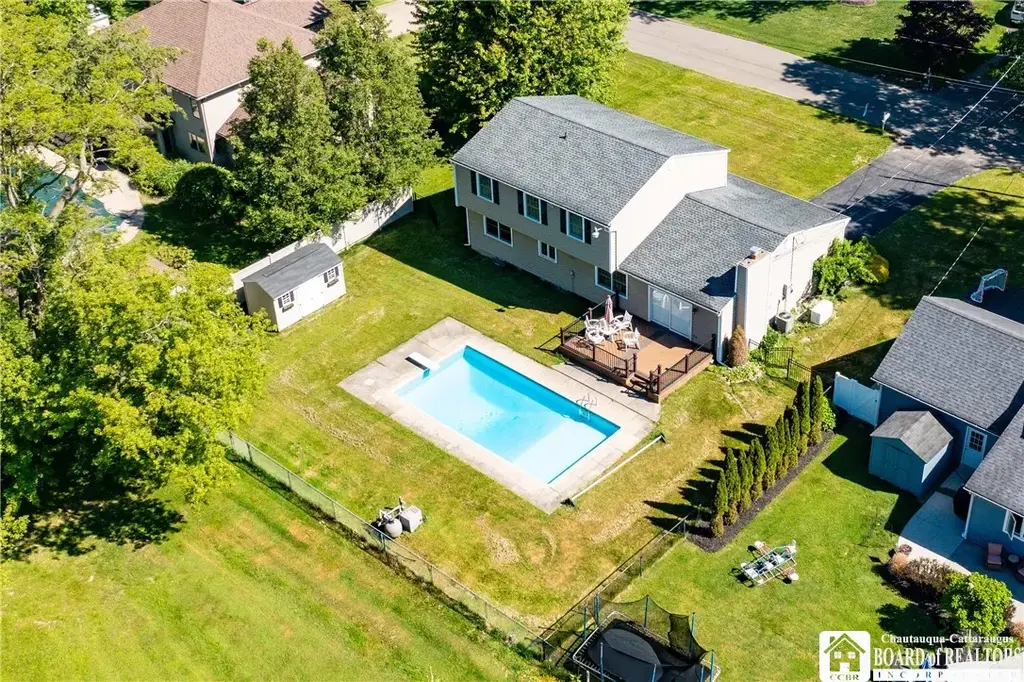32 University Park, Pomfret