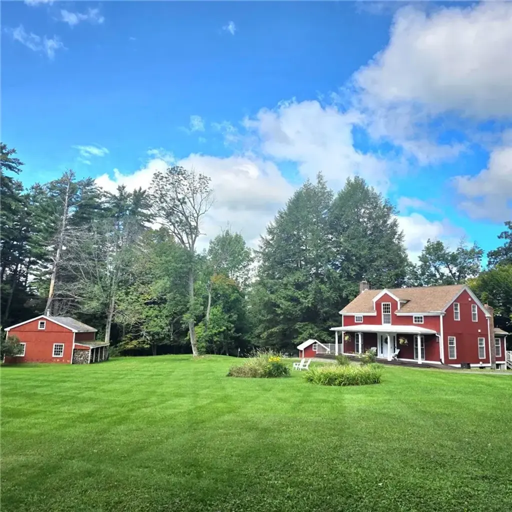 1412 County Highway 31, Middlefield
