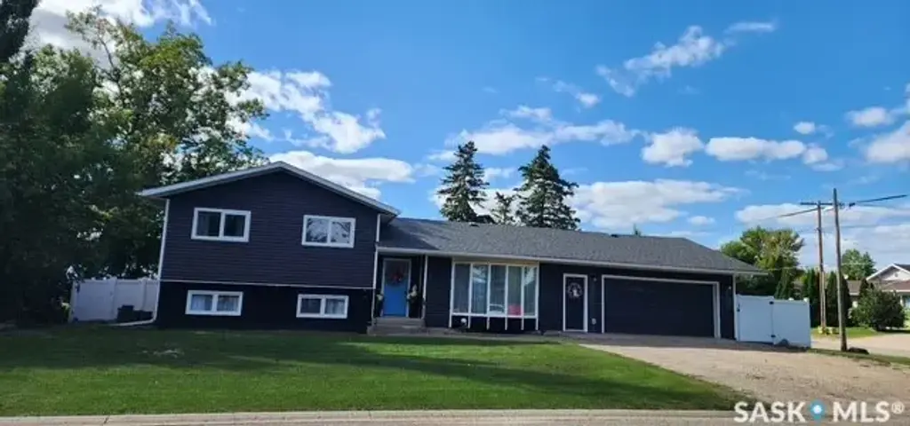 613 Peters Avenue, Oxbow