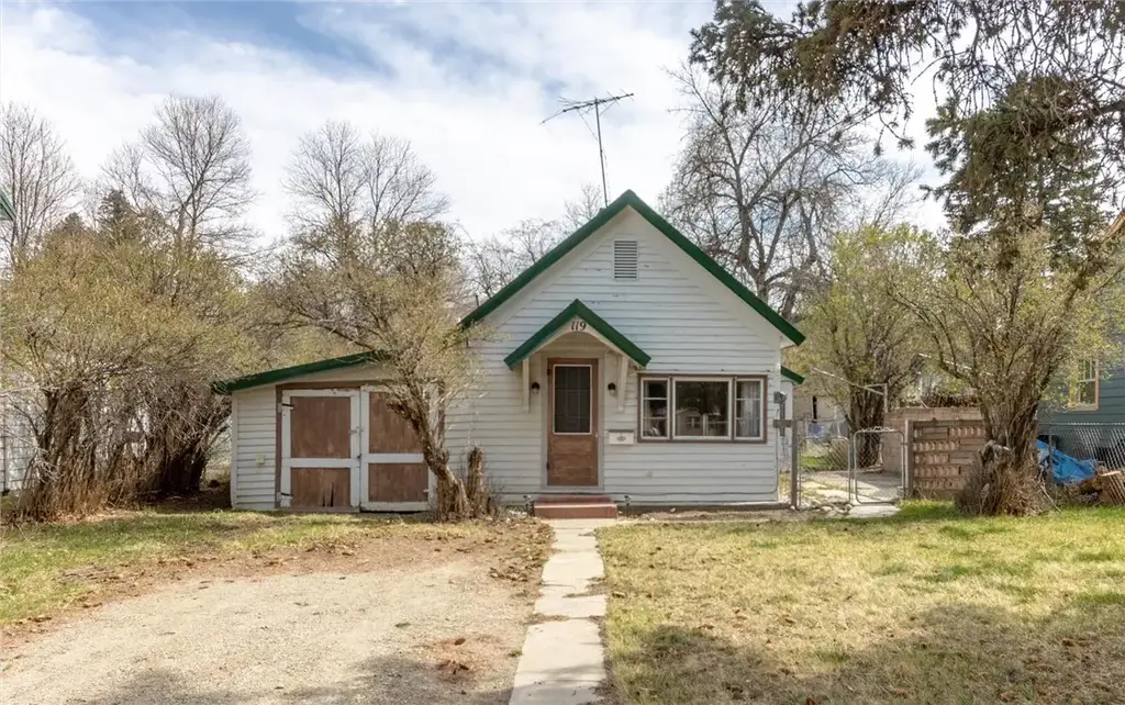 119 S Woodard Avenue, Absarokee
