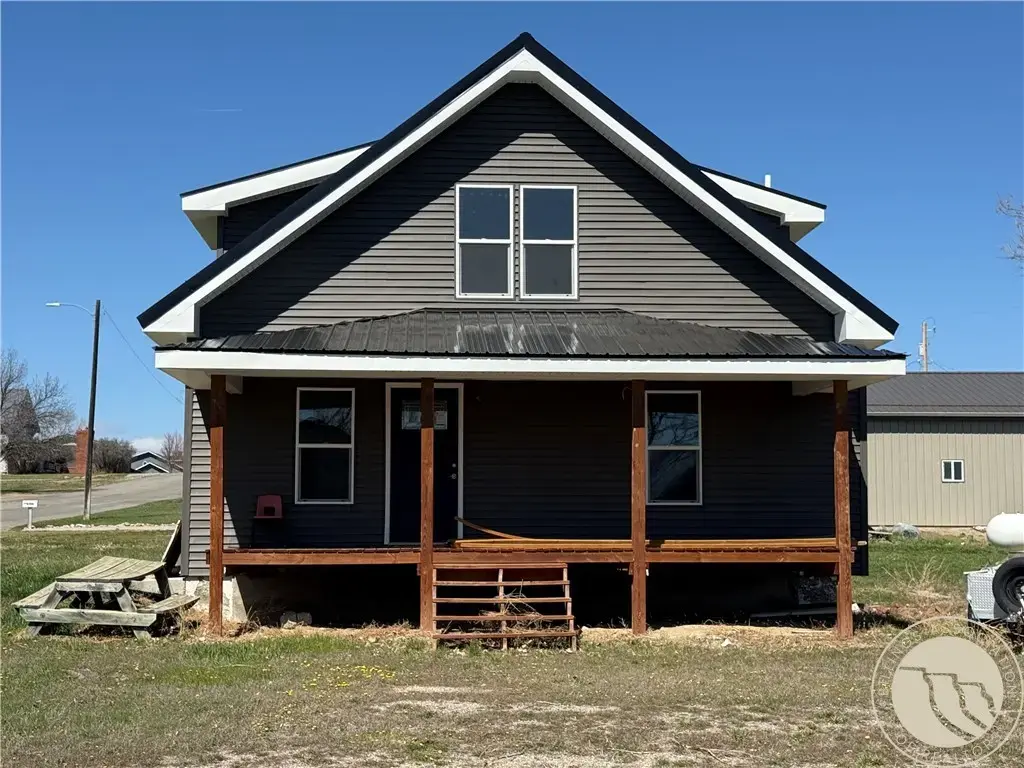 421 9th Avenue W, Roundup