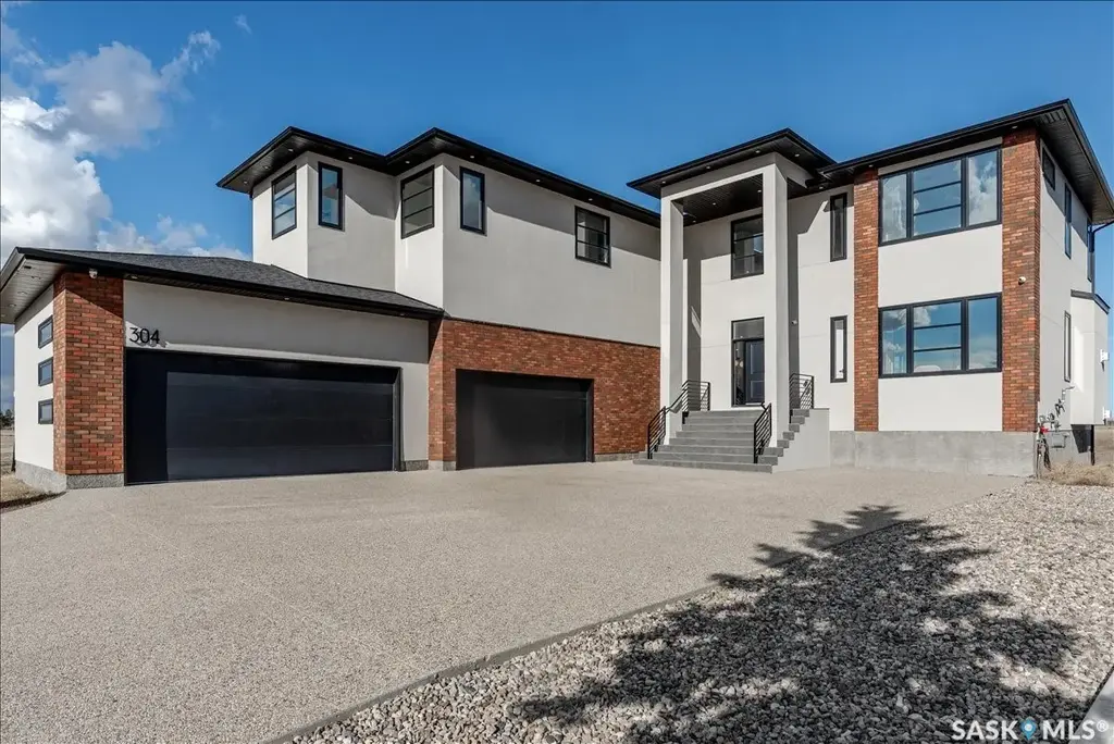 304 Spruce Creek Crescent, 