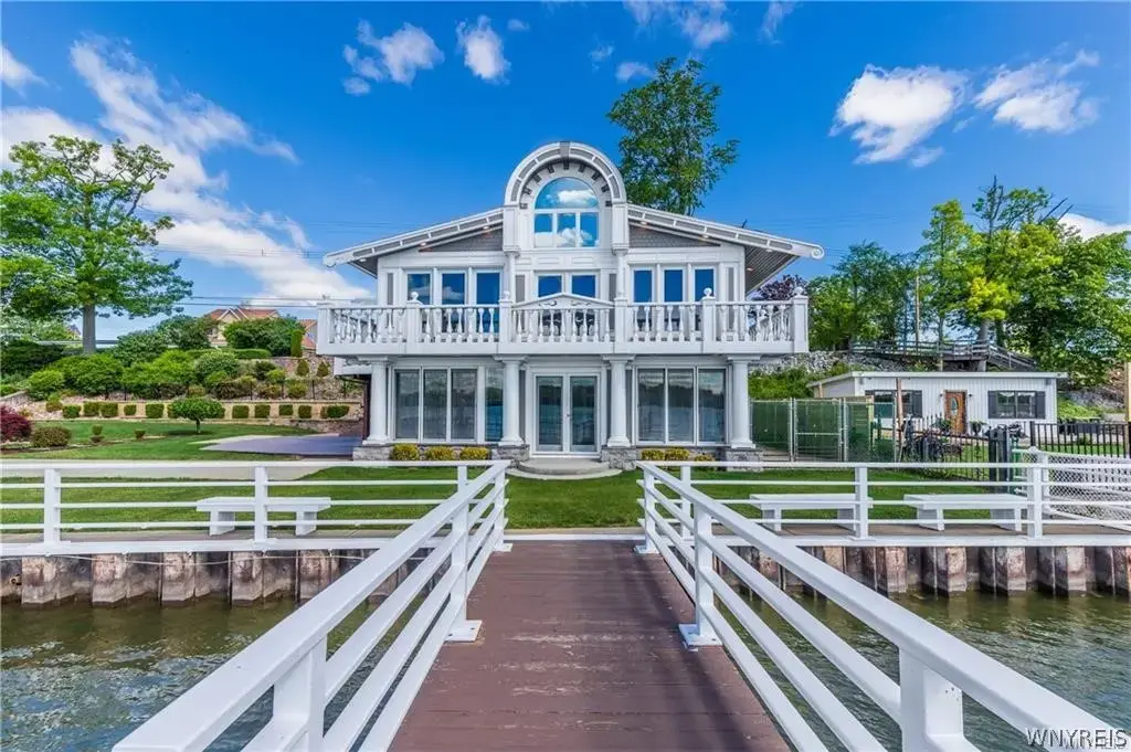 2039 E River Road, Grand Island