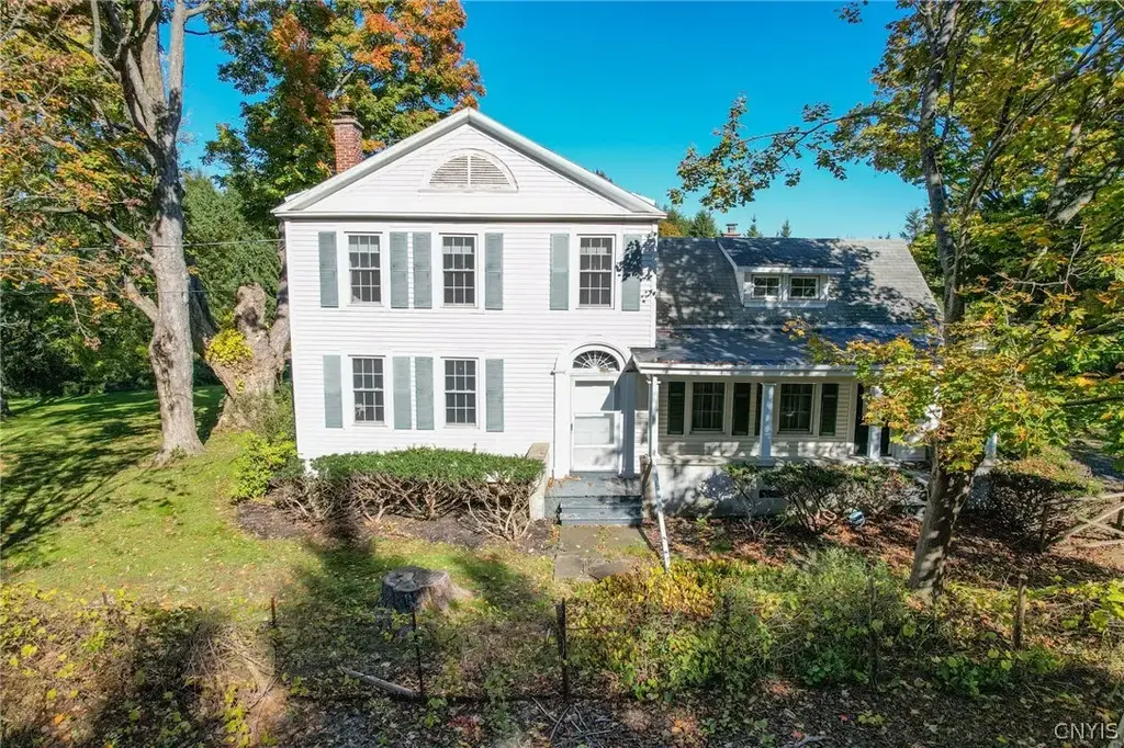 415 Higby Road, New Hartford