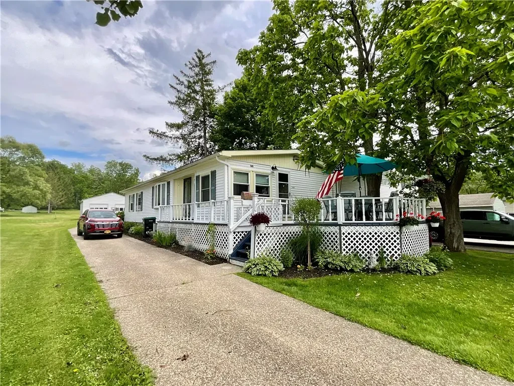 4753 E Lake Road, Livonia