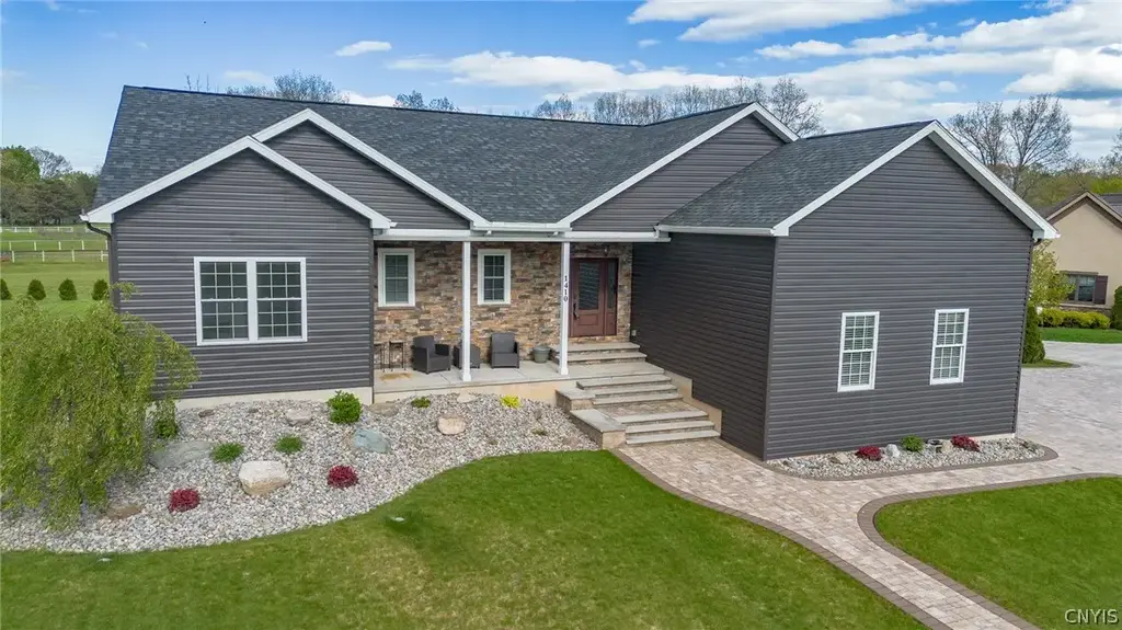 1410 Allen Road, Clay