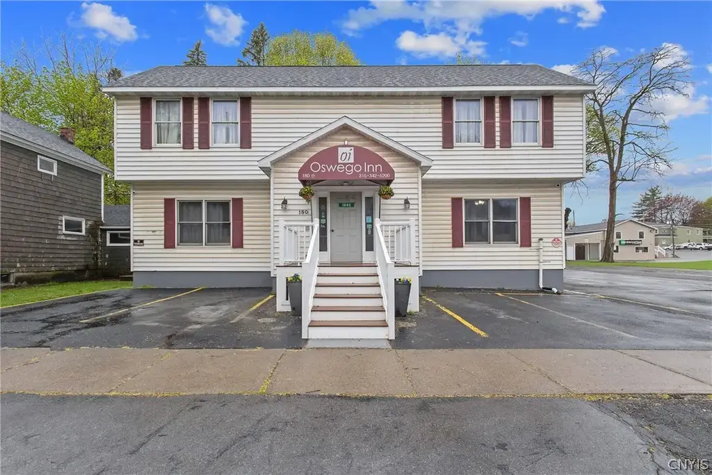 180-182 E 10th Street, Oswego