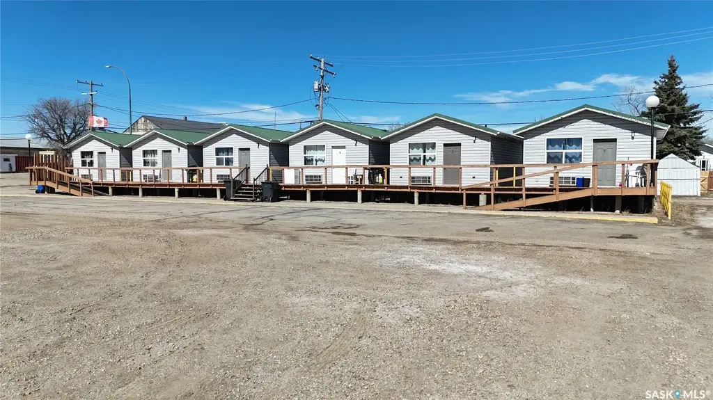 102 1st Avenue E, Lampman