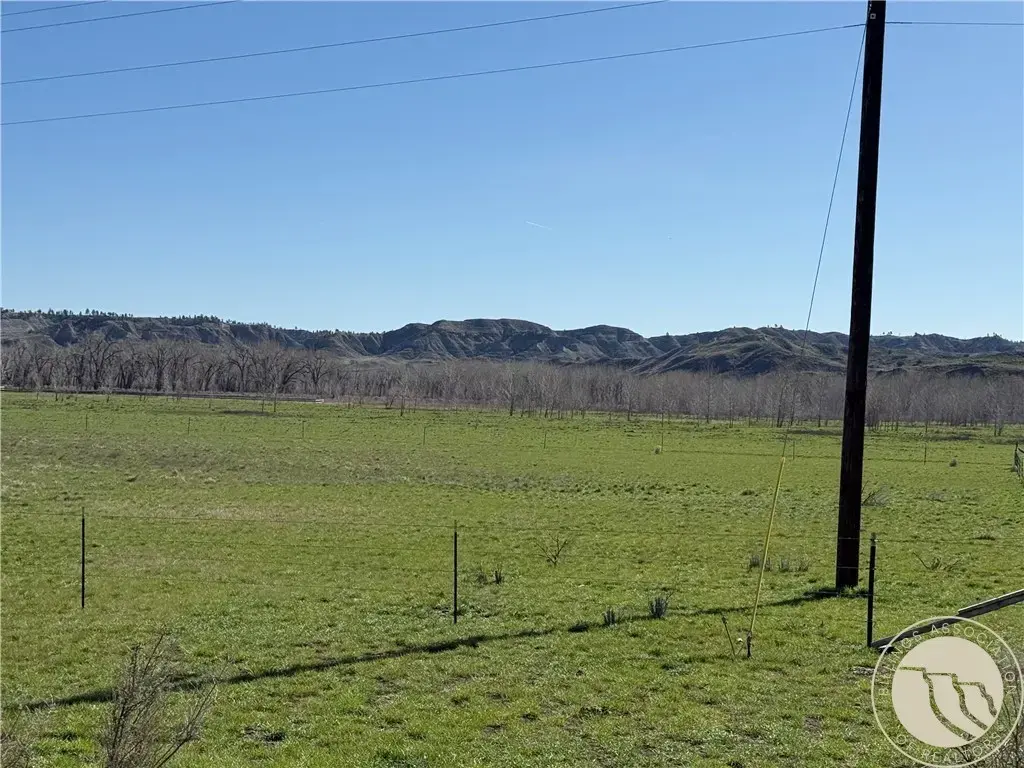 5420 Lower River Road, Winnett