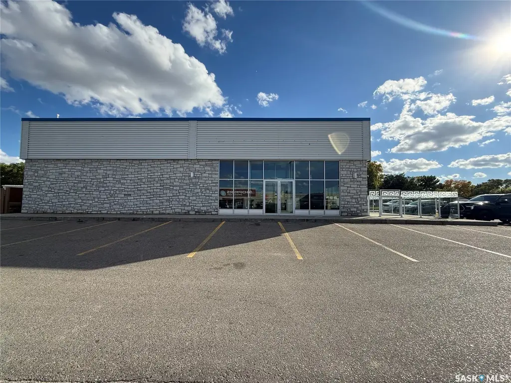 5885 Rochdale Boulevard, Regina