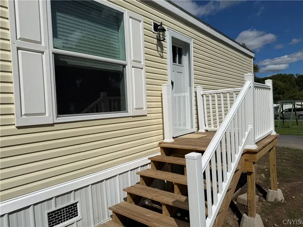 313 Roling Hills Mobile Home Park Ny 5, Elbridge
