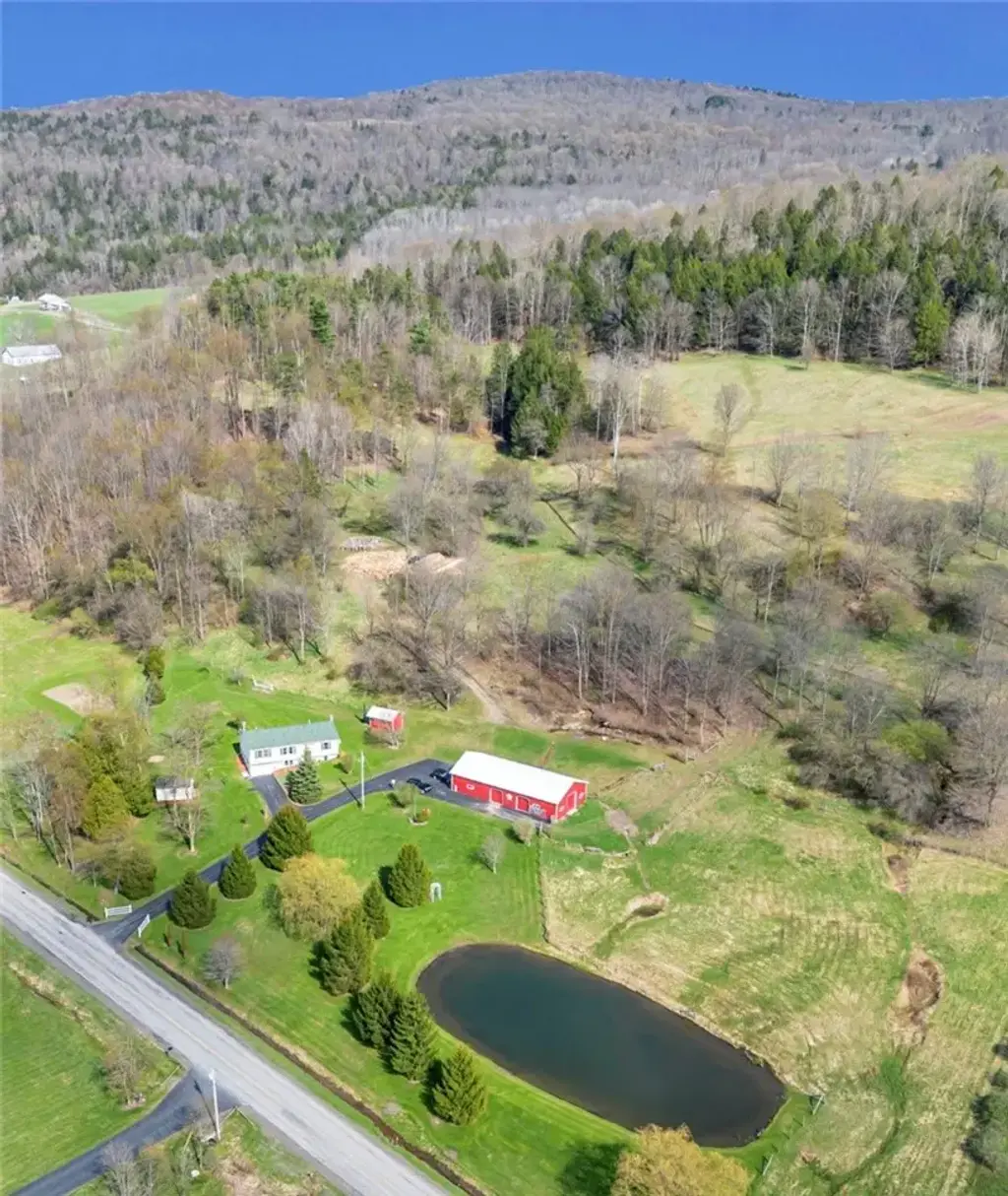 5866 County Highway 18, Edmeston