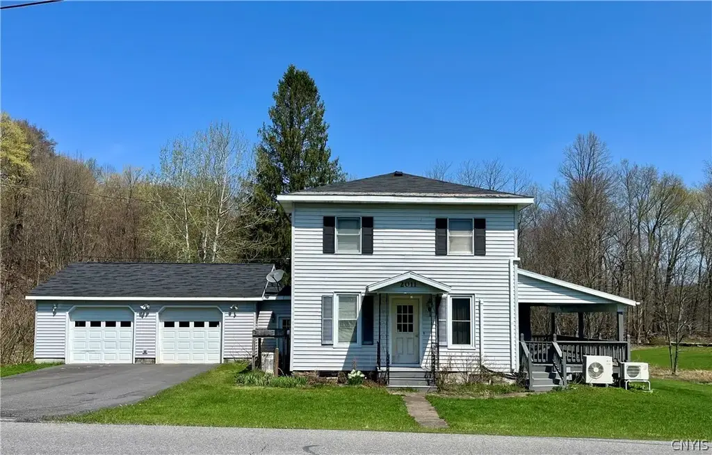 2011 Eno Road, Sterling