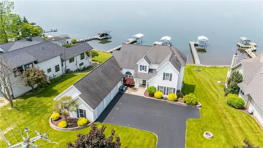 5754 E Lake Road, Romulus