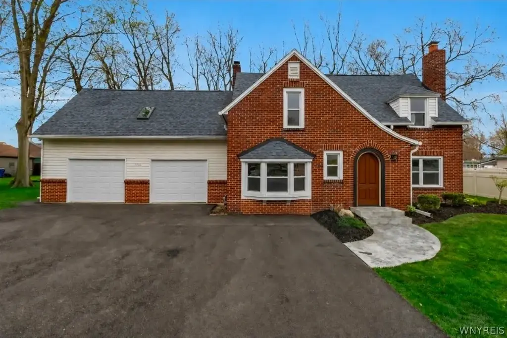 4695 Lake Shore Road, Hamburg