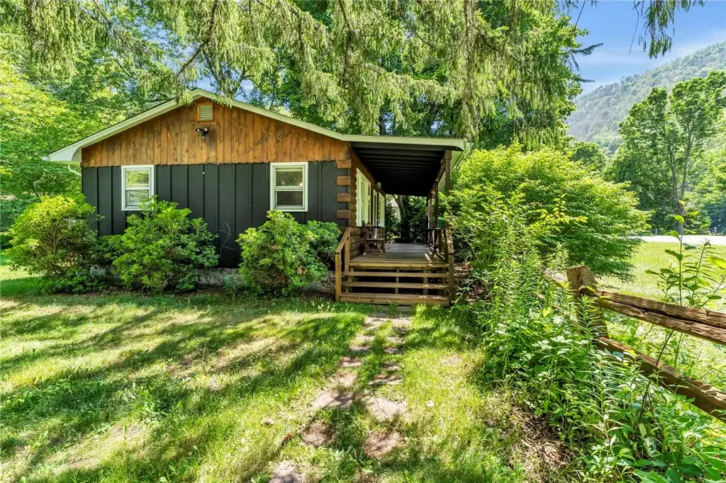 45 Elk Brook Road, Hancock