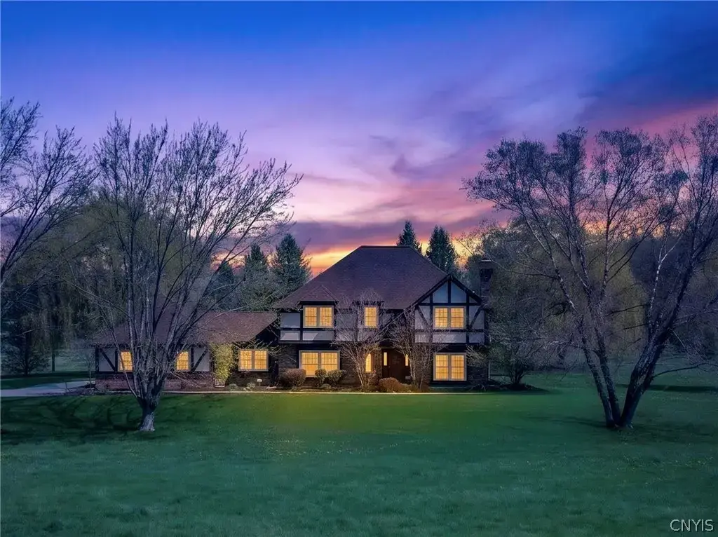 5 Poinciana Drive, Pittsford