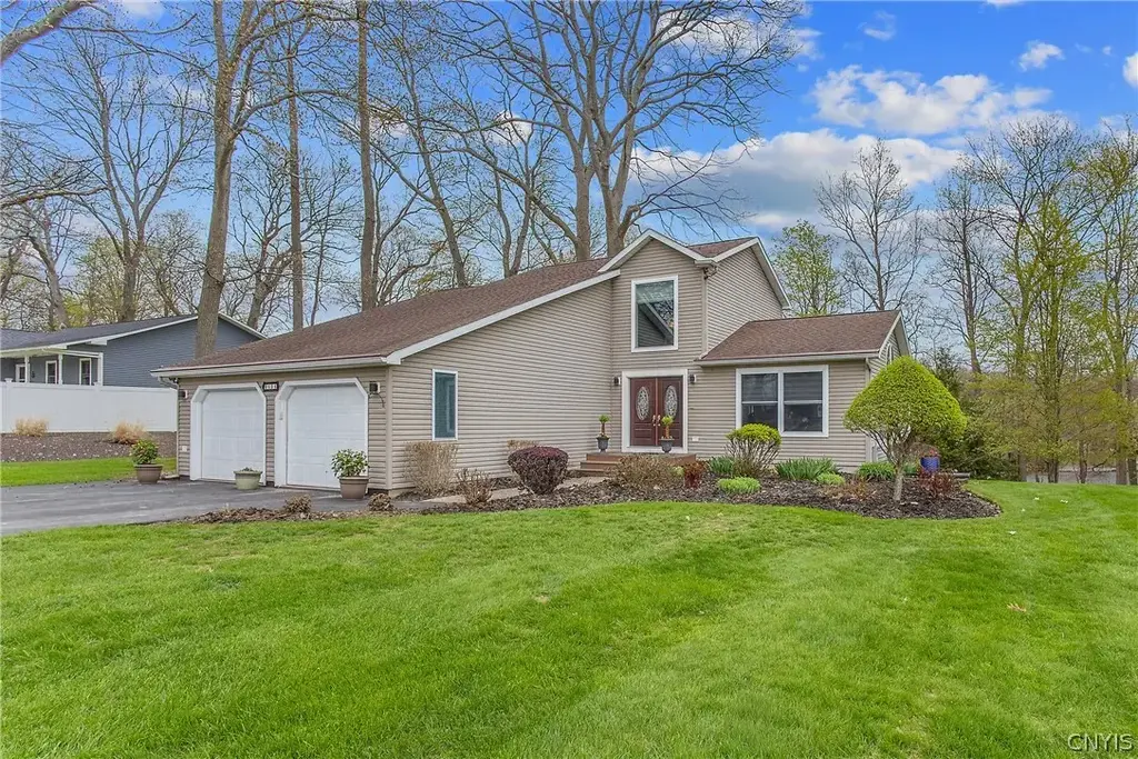 106 County Route 10, Schroeppel