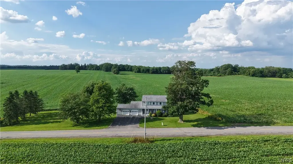 9339 Crooked Hill Road, Paris
