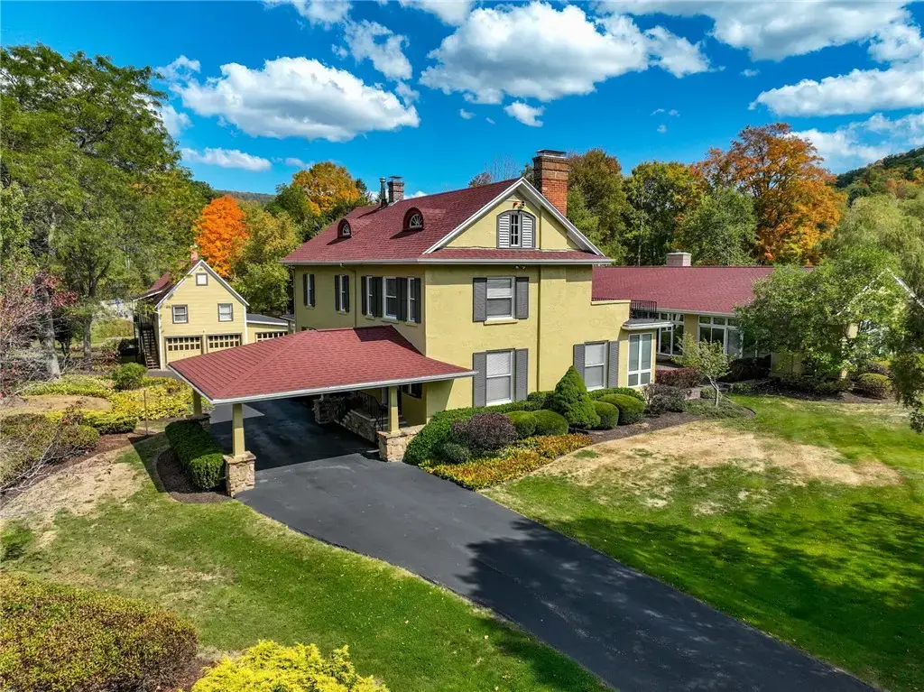 585 Derrick Road, Foster Town