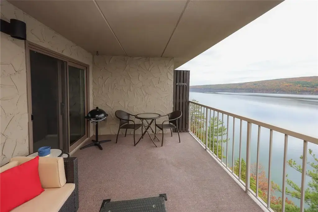105 Cliffside Drive, South Bristol