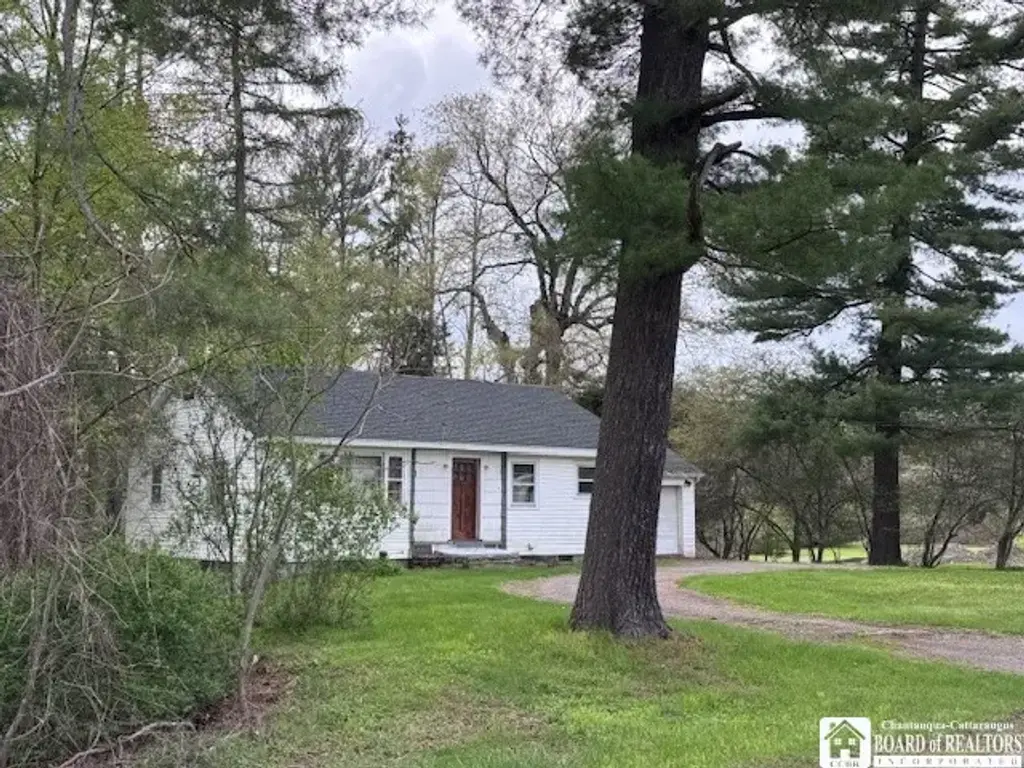 6073 Old Route 17, Chautauqua