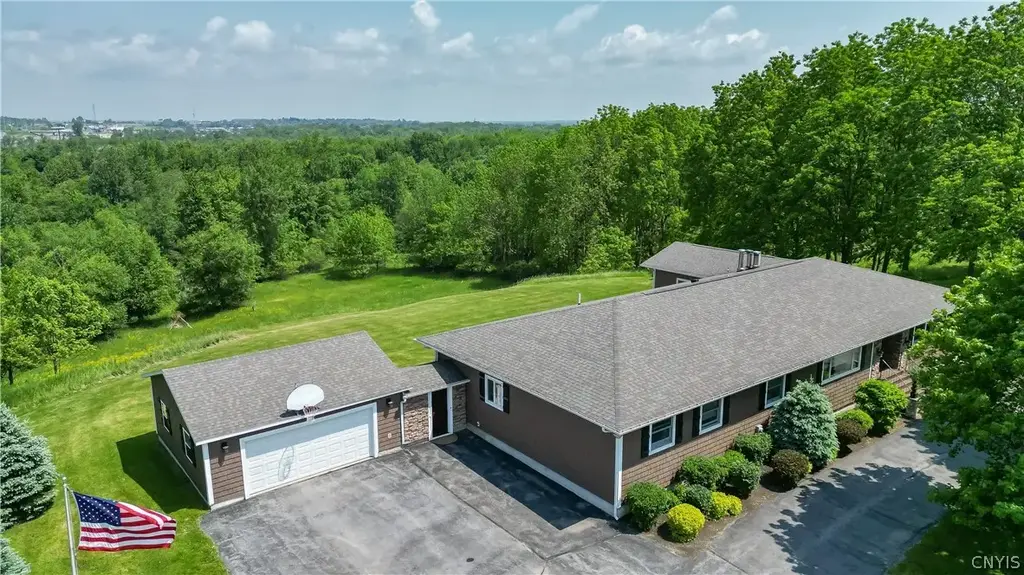 21275 County Route 63, Watertown Town