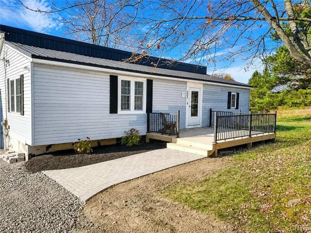6535 Town Hall Road, Sennett