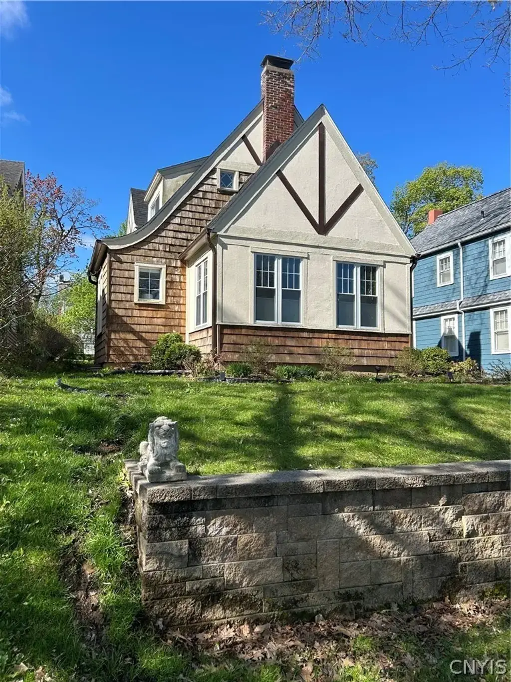 76 Ballantyne Brae, Utica