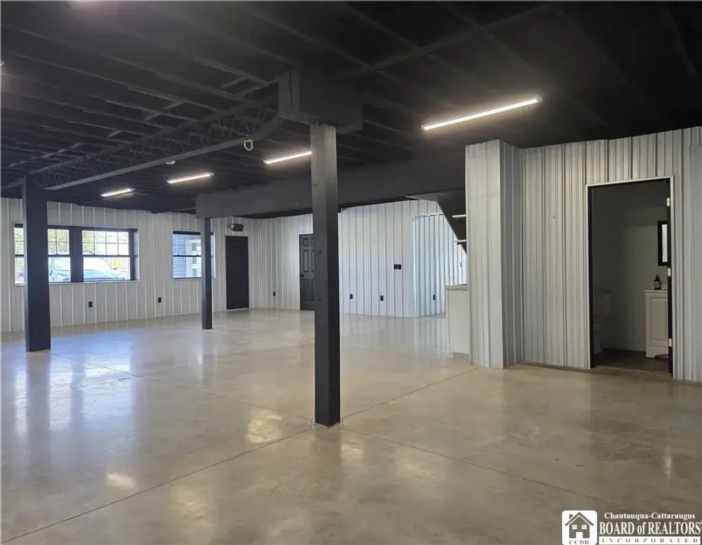 400 E Terrace Avenue, Busti