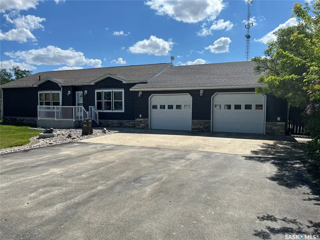 24 Hall Street, Halbrite