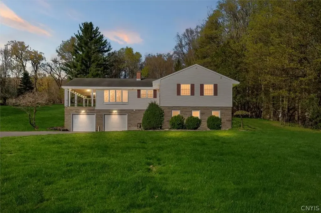 28 Fineview Drive, Deerfield