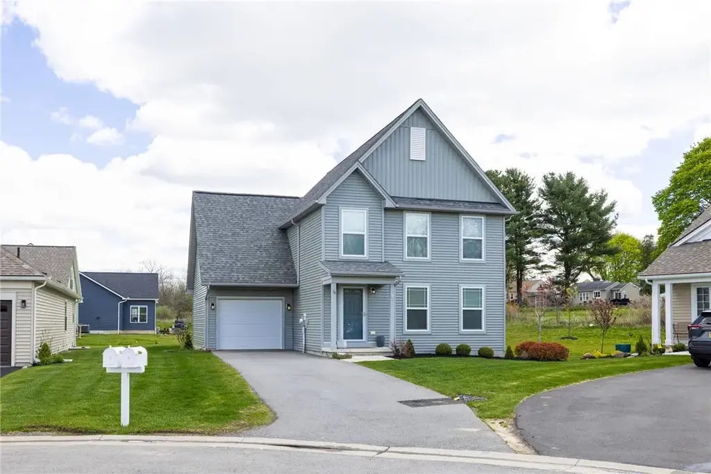 16 Parkglen Drive, Henrietta