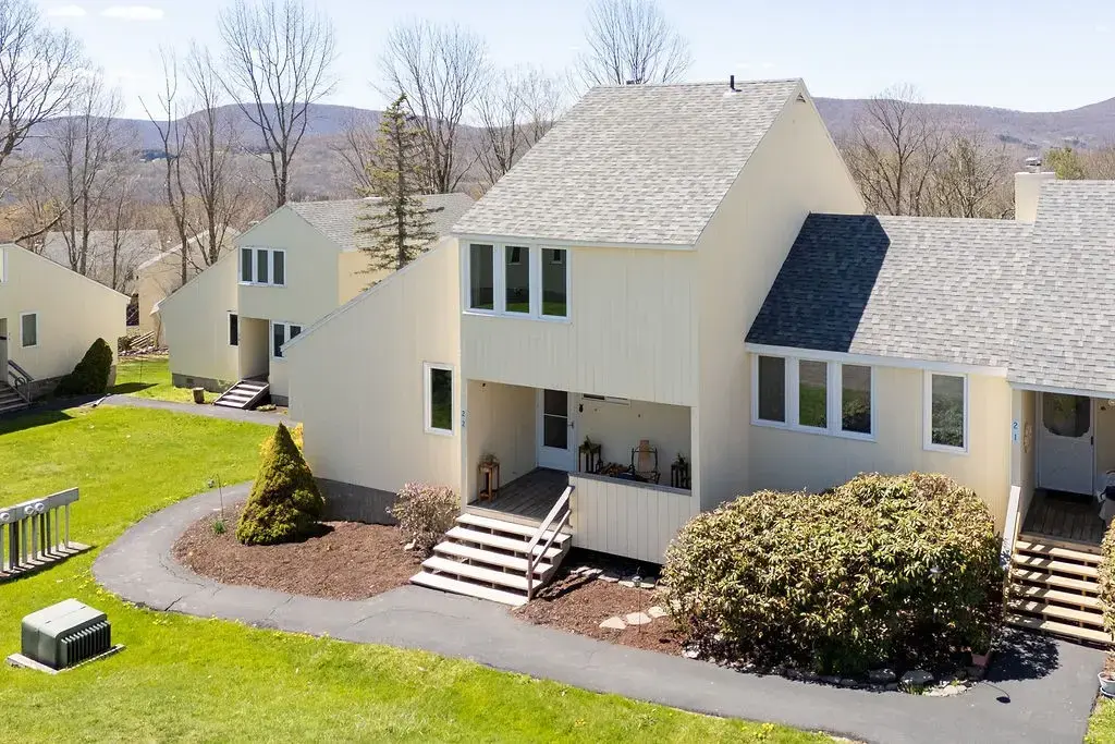 220 Woodland Drive # 2-2, Roxbury