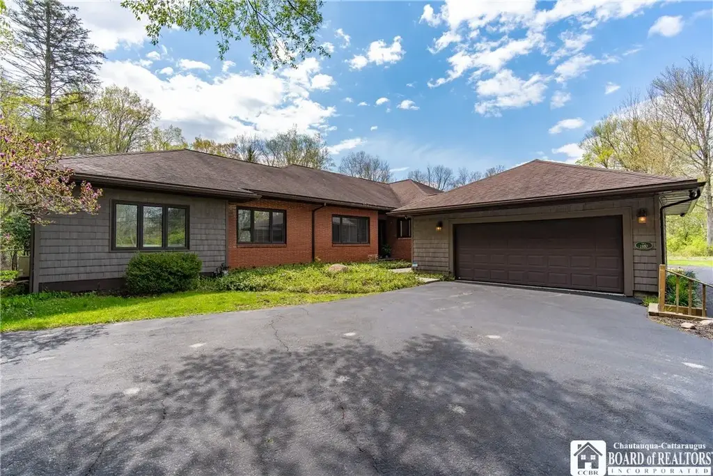 70 E Fairmount Ave, Busti