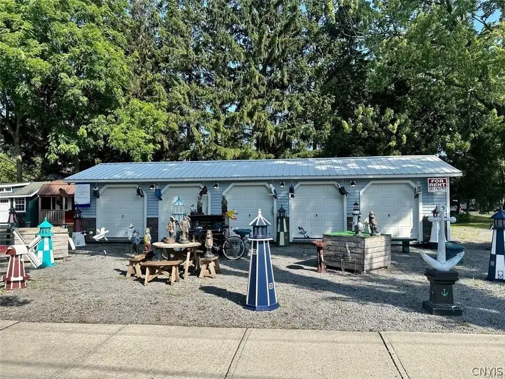 155 E Broadway Street, Cape Vincent